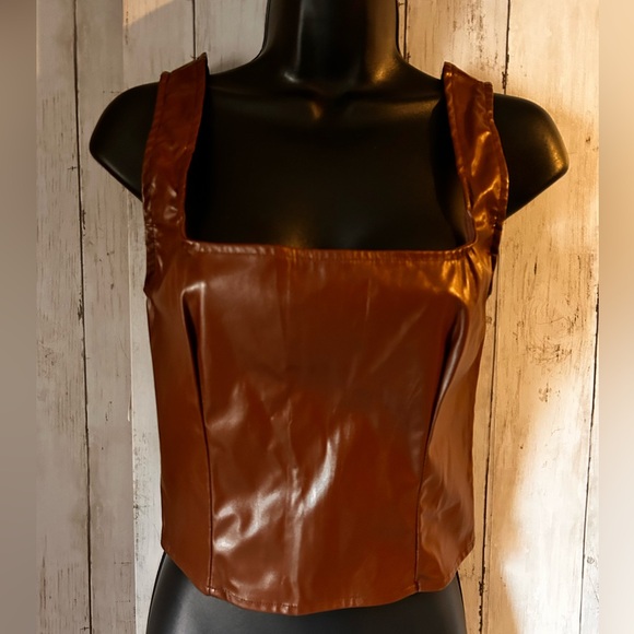 Set of 2 Vegan Leather Zipper Crop Tanks - Picture 2 of 9
